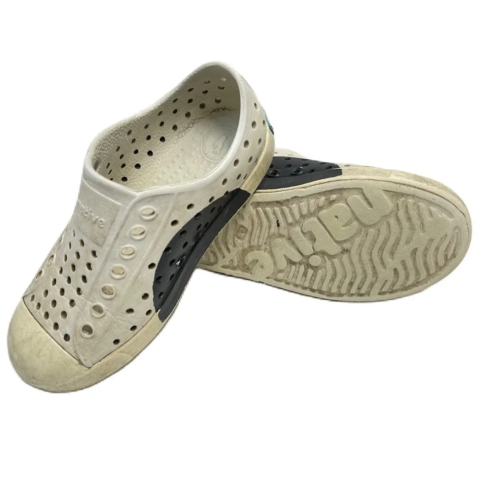 Native boys c10 black white swim vacation flat shoes casual fun spring summer